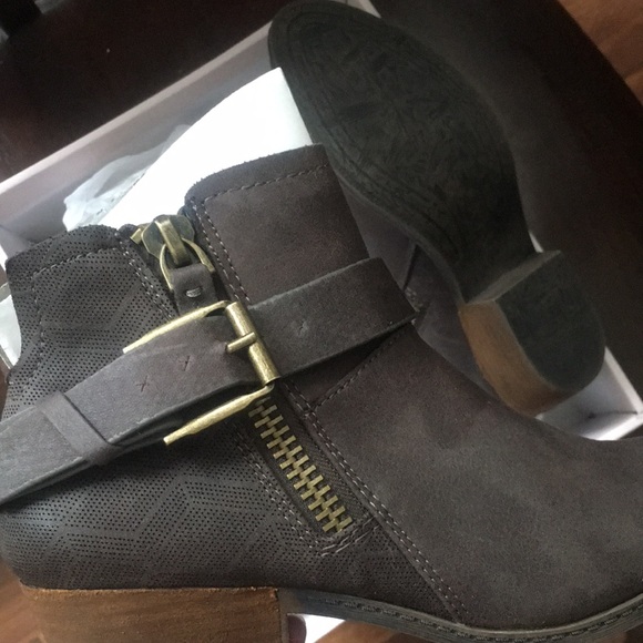Not Rated Distressed Ankle Boots - Picture 6 of 6